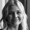 En profilbild av fastighetsmäklare Carolina Dejus
