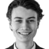 En profilbild av fastighetsmäklare Isac Wemmel