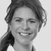 En profilbild av fastighetsmäklare Sofia Bos