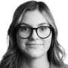 En profilbild av fastighetsmäklare Emilia Engrund