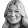 En profilbild av fastighetsmäklare Mathilda Magnusson
