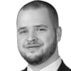 En profilbild av fastighetsmäklare Marcus Raak Berggren