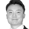 En profilbild av fastighetsmäklare Tommy Huynh