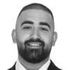 En profilbild av fastighetsmäklare Aleidon Adam