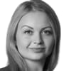En profilbild av fastighetsmäklare Edna Besirovic