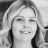 En profilbild av fastighetsmäklare Amanda Bergman