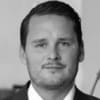 En profilbild av fastighetsmäklare Alexander Parmhed