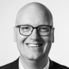 En profilbild av fastighetsmäklare Joachim Ejderhäll