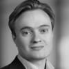 En profilbild av fastighetsmäklare Gabriel Ahlberg