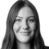 En profilbild av fastighetsmäklare Emma Ahlstedt