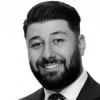 En profilbild av fastighetsmäklare Seydo Aydogan