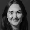 En profilbild av fastighetsmäklare Frida Wallquist