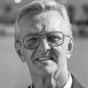 En profilbild av fastighetsmäklare Peter Stillman