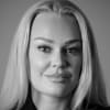 En profilbild av fastighetsmäklare Louise Pedersen