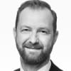 En profilbild av fastighetsmäklare Stefan Nilsson