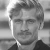 En profilbild av fastighetsmäklare Elias Boström