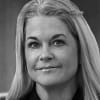 En profilbild av fastighetsmäklare Lotta Olofsson