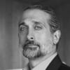 En profilbild av fastighetsmäklare Milic Sremcevic