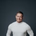 En profilbild av fastighetsmäklare Peter Eriksson