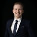 En profilbild av fastighetsmäklare Hampus Häggström