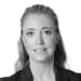 En profilbild av fastighetsmäklare Svart Karin Karlsson