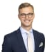 En profilbild av fastighetsmäklare Erik Svensson