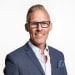 En profilbild av fastighetsmäklare Adam Formgren