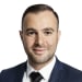 En profilbild av fastighetsmäklare Benjamin Akyol