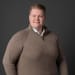 En profilbild av fastighetsmäklare Albin Persson
