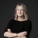 En profilbild av fastighetsmäklare Ellen Mobelius