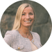 En profilbild av fastighetsmäklare Annie Mälarborn