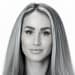 En profilbild av fastighetsmäklare Ulrika Biewald