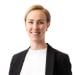 En profilbild av fastighetsmäklare Alma Röding