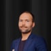En profilbild av fastighetsmäklare Anton Nilsson