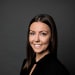En profilbild av fastighetsmäklare Josefine Lecander