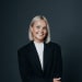 En profilbild av fastighetsmäklare Elin Jansson
