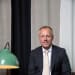 En profilbild av fastighetsmäklare Hans Moberg