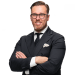 En profilbild av fastighetsmäklare Oscar Bergman