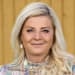 En profilbild av fastighetsmäklare Elisabet Jacobsen