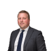 En profilbild av fastighetsmäklare Erik Andersson
