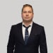 En profilbild av fastighetsmäklare Johan Nilsson