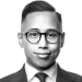 En profilbild av fastighetsmäklare Jason Millado