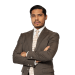 En profilbild av fastighetsmäklare Mauricio Figueroa