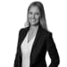 En profilbild av fastighetsmäklare Sara Kajsa Hellstrand
