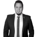 En profilbild av fastighetsmäklare Pierre Larsson