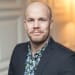 En profilbild av fastighetsmäklare Joakim Stenbom