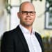 En profilbild av fastighetsmäklare Anders Arosenius