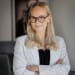 En profilbild av fastighetsmäklare Emma Passchier