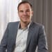 En profilbild av fastighetsmäklare Andreas Andersson