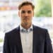 En profilbild av fastighetsmäklare Tobias Sandström